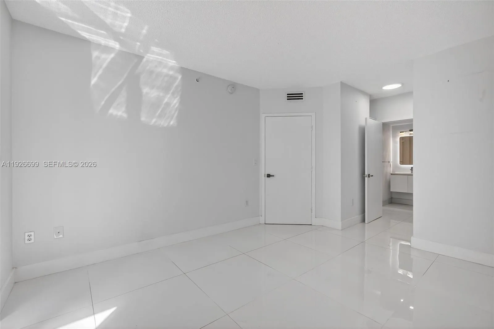 5077 Nw 7th St 610, Miami, Florida 33126, Miami, Florida 33126, 1 Bedroom Bedrooms, ,1 BathroomBathrooms,Residential,For Sale,5077 Nw 7th St 610, Miami, Florida 33126,A11926699