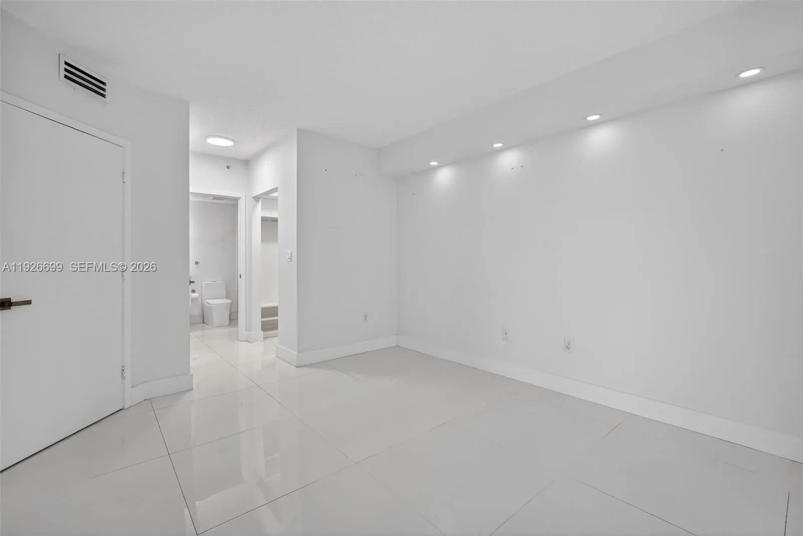 5077 Nw 7th St 610, Miami, Florida 33126, Miami, Florida 33126, 1 Bedroom Bedrooms, ,1 BathroomBathrooms,Residential,For Sale,5077 Nw 7th St 610, Miami, Florida 33126,A11926699