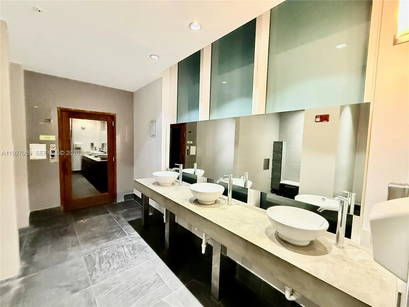 133 Ne 2nd Ave 1905, Miami, Florida 33132, Miami, Florida 33132, 1 Bedroom Bedrooms, ,1 BathroomBathrooms,Residential,For Sale,133 Ne 2nd Ave 1905, Miami, Florida 33132,A11927069