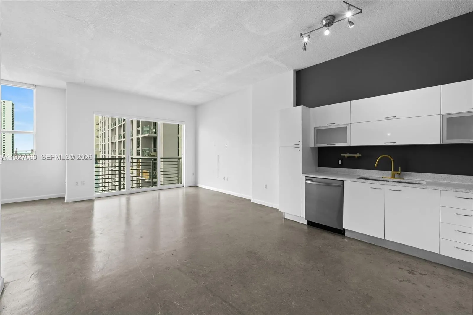 133 Ne 2nd Ave 1905, Miami, Florida 33132, Miami, Florida 33132, 1 Bedroom Bedrooms, ,1 BathroomBathrooms,Residential,For Sale,133 Ne 2nd Ave 1905, Miami, Florida 33132,A11927069