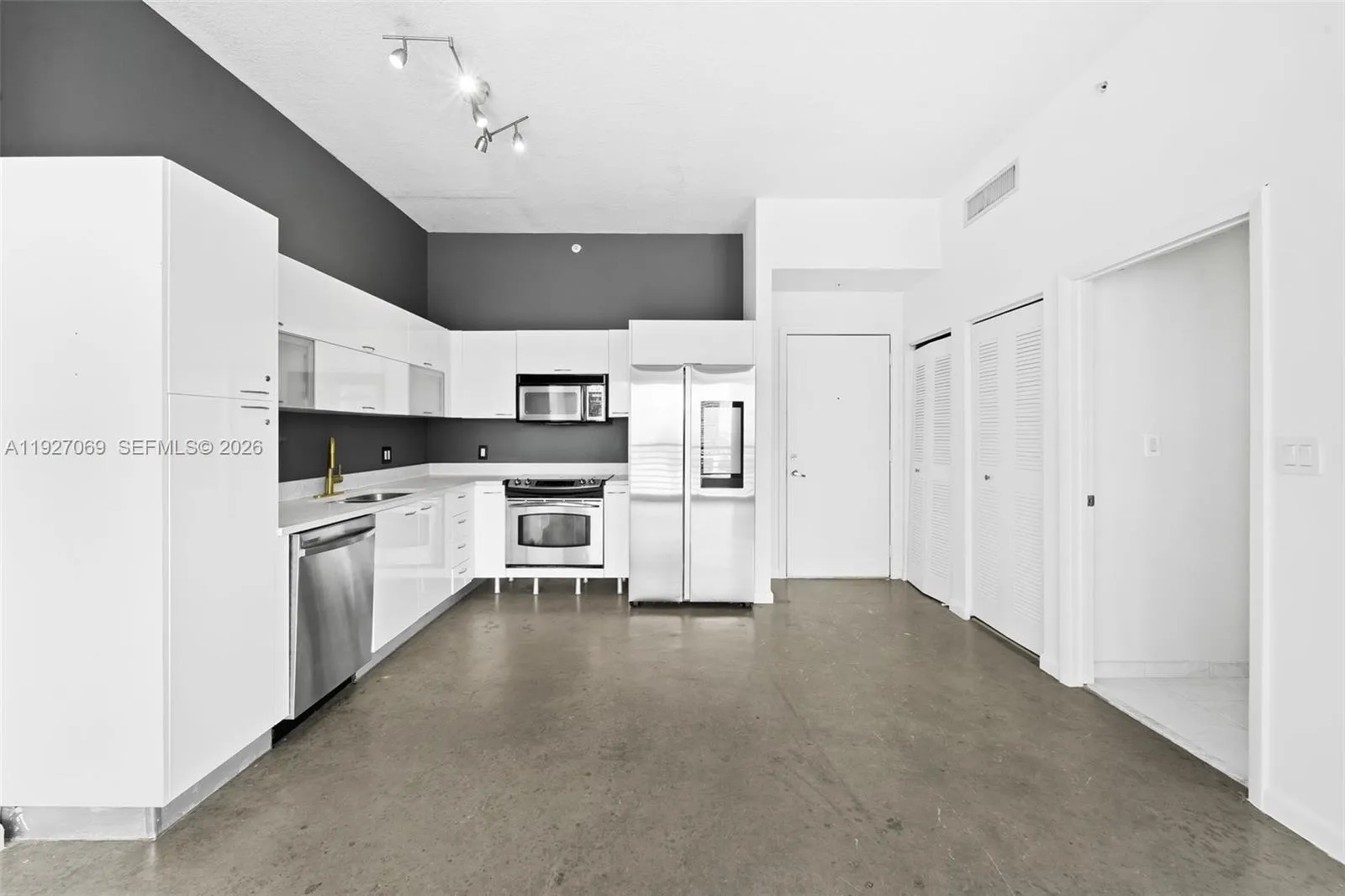 133 Ne 2nd Ave 1905, Miami, Florida 33132, Miami, Florida 33132, 1 Bedroom Bedrooms, ,1 BathroomBathrooms,Residential,For Sale,133 Ne 2nd Ave 1905, Miami, Florida 33132,A11927069