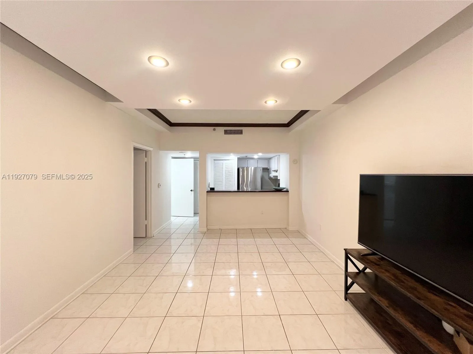 540 Brickell Key Dr 214, Miami, Florida 33131, Miami, Florida 33131, 1 Bedroom Bedrooms, ,1 BathroomBathrooms,Residential Lease,For Rent,540 Brickell Key Dr 214, Miami, Florida 33131,A11927079