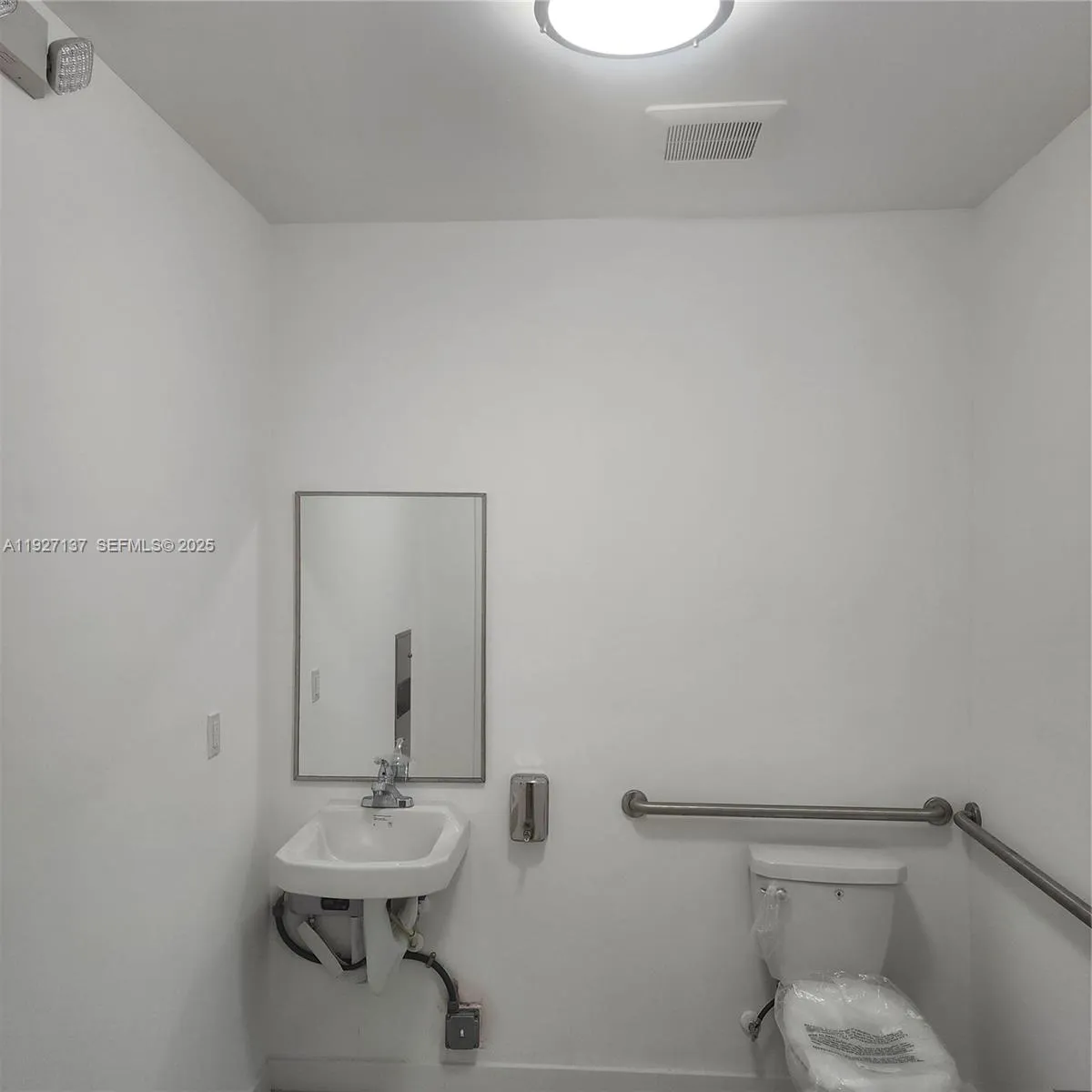 1695 Nw 110th Ave 103, Sweetwater, Florida 33172, Sweetwater, Florida 33172, ,Commercial Lease,For Rent,1695 Nw 110th Ave 103, Sweetwater, Florida 33172,A11927137