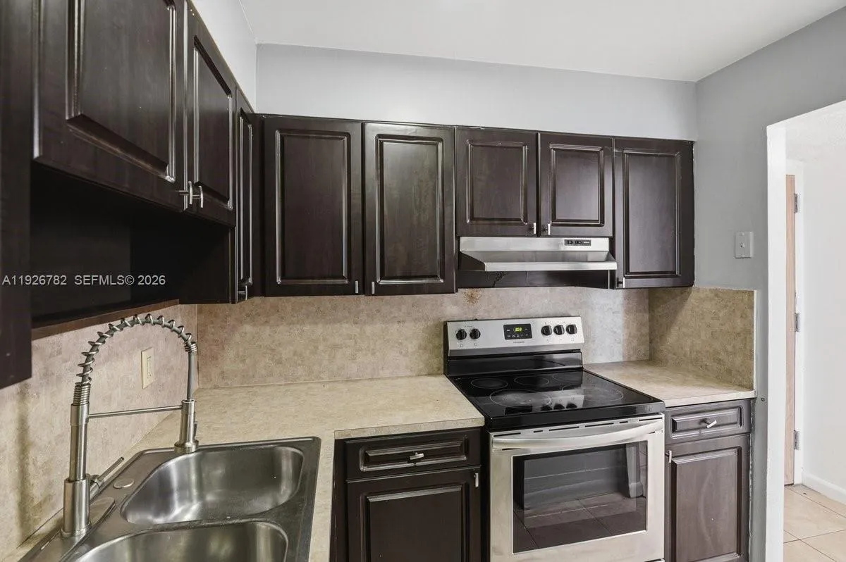 5050 Nw 7th St 806, Miami, Florida 33126, Miami, Florida 33126, 2 Bedrooms Bedrooms, ,2 BathroomsBathrooms,Residential Lease,For Rent,5050 Nw 7th St 806, Miami, Florida 33126,A11926782