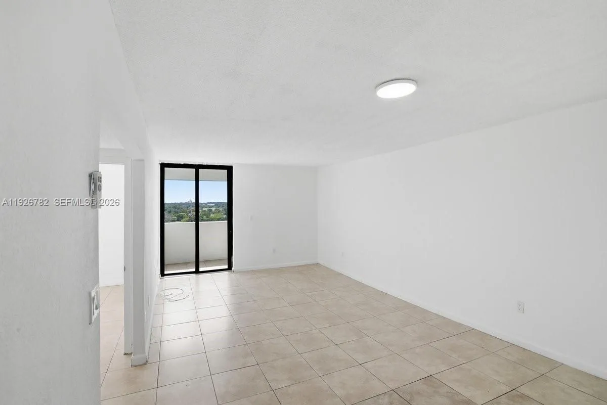 5050 Nw 7th St 806, Miami, Florida 33126, Miami, Florida 33126, 2 Bedrooms Bedrooms, ,2 BathroomsBathrooms,Residential Lease,For Rent,5050 Nw 7th St 806, Miami, Florida 33126,A11926782