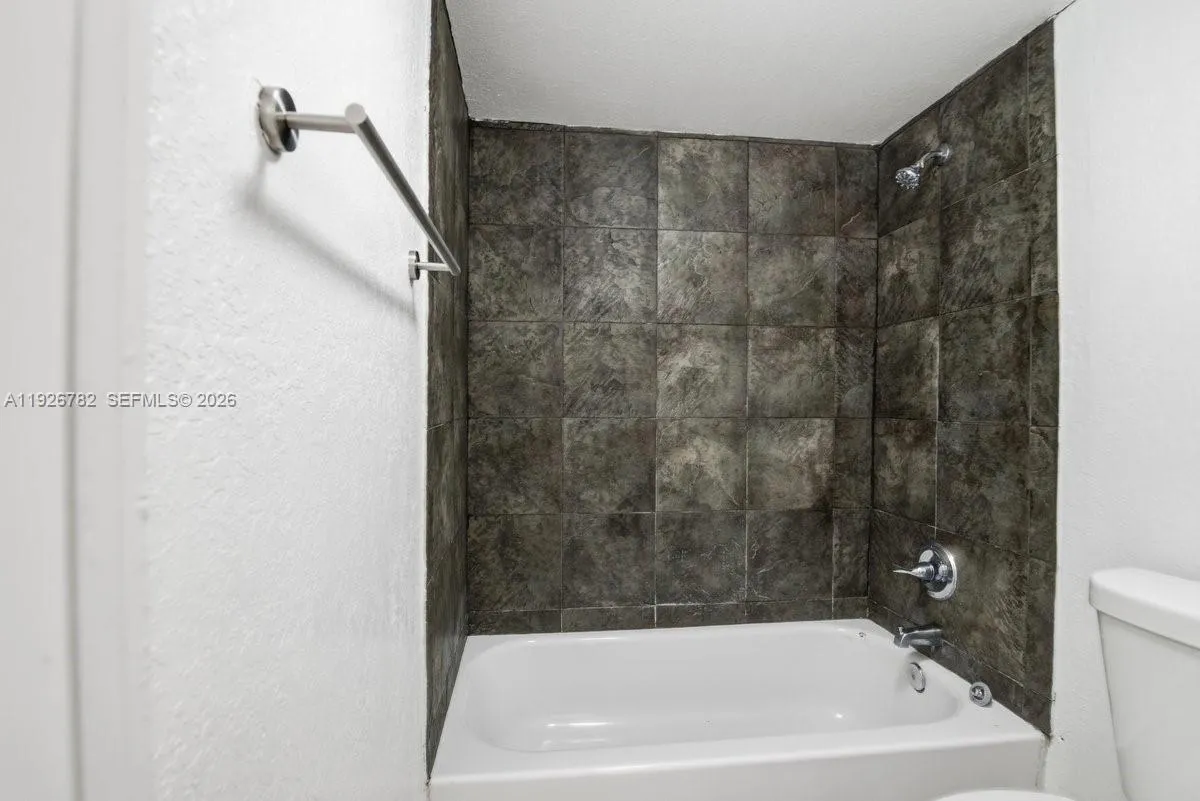 5050 Nw 7th St 806, Miami, Florida 33126, Miami, Florida 33126, 2 Bedrooms Bedrooms, ,2 BathroomsBathrooms,Residential Lease,For Rent,5050 Nw 7th St 806, Miami, Florida 33126,A11926782