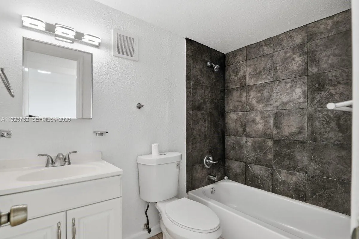 5050 Nw 7th St 806, Miami, Florida 33126, Miami, Florida 33126, 2 Bedrooms Bedrooms, ,2 BathroomsBathrooms,Residential Lease,For Rent,5050 Nw 7th St 806, Miami, Florida 33126,A11926782