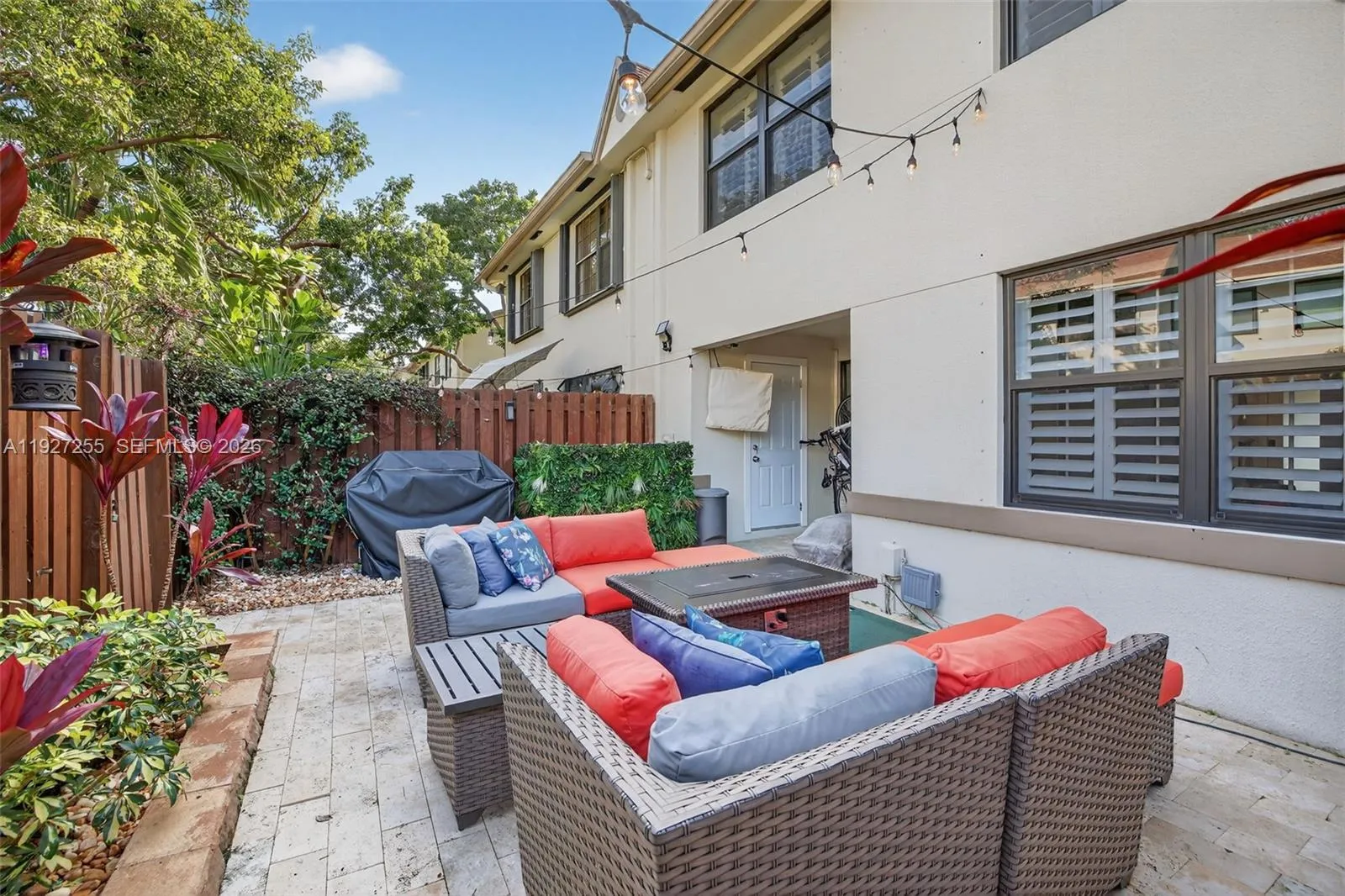 237 City View Dr 237, Fort Lauderdale, Florida 333, Fort Lauderdale, Florida 33311, 3 Bedrooms Bedrooms, 7 Rooms Rooms,2 BathroomsBathrooms,Residential,For Sale,237 City View Dr 237, Fort Lauderdale, Florida 333,A11927255