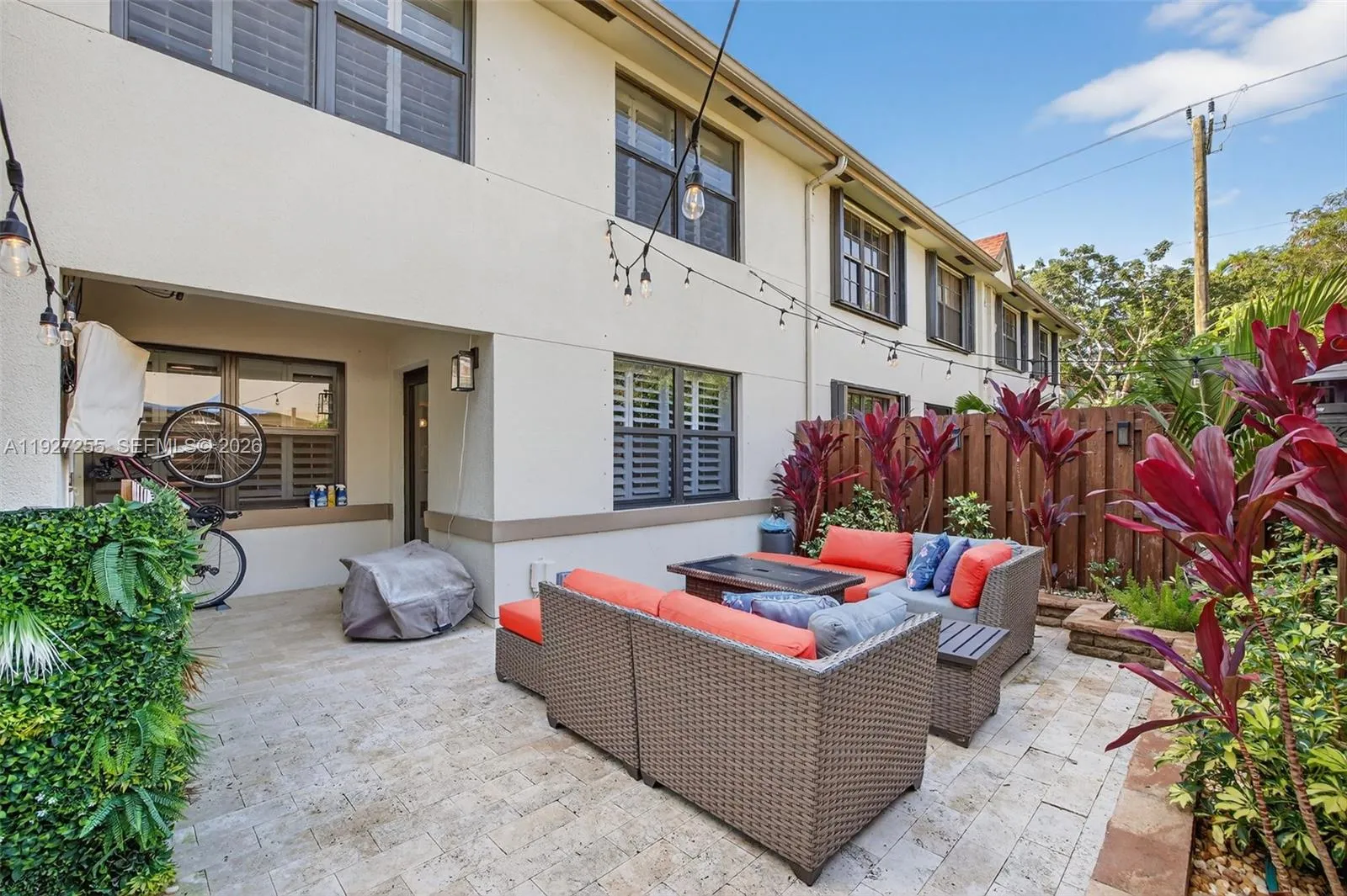 237 City View Dr 237, Fort Lauderdale, Florida 333, Fort Lauderdale, Florida 33311, 3 Bedrooms Bedrooms, 7 Rooms Rooms,2 BathroomsBathrooms,Residential,For Sale,237 City View Dr 237, Fort Lauderdale, Florida 333,A11927255