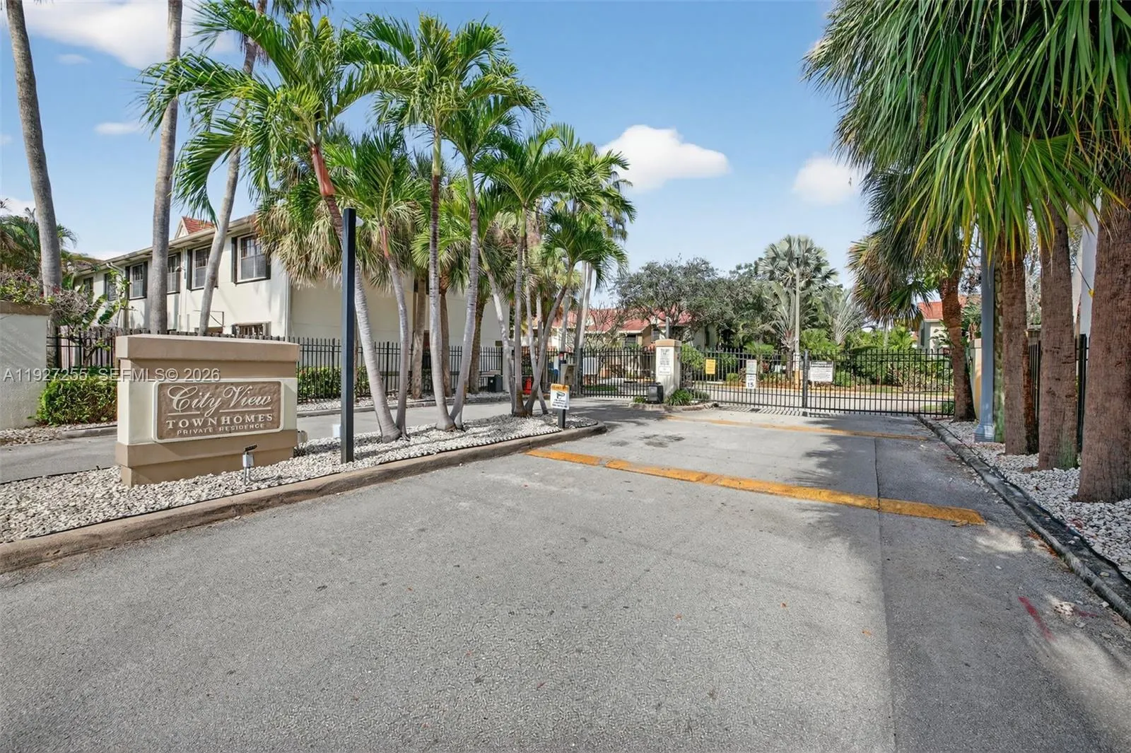 237 City View Dr 237, Fort Lauderdale, Florida 333, Fort Lauderdale, Florida 33311, 3 Bedrooms Bedrooms, 7 Rooms Rooms,2 BathroomsBathrooms,Residential,For Sale,237 City View Dr 237, Fort Lauderdale, Florida 333,A11927255