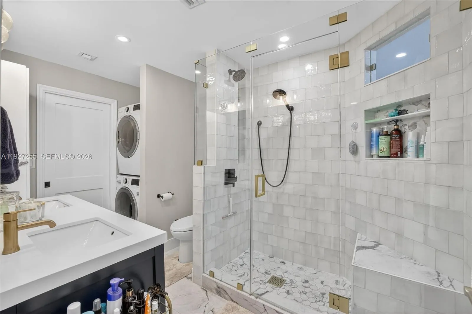 237 City View Dr 237, Fort Lauderdale, Florida 333, Fort Lauderdale, Florida 33311, 3 Bedrooms Bedrooms, 7 Rooms Rooms,2 BathroomsBathrooms,Residential,For Sale,237 City View Dr 237, Fort Lauderdale, Florida 333,A11927255