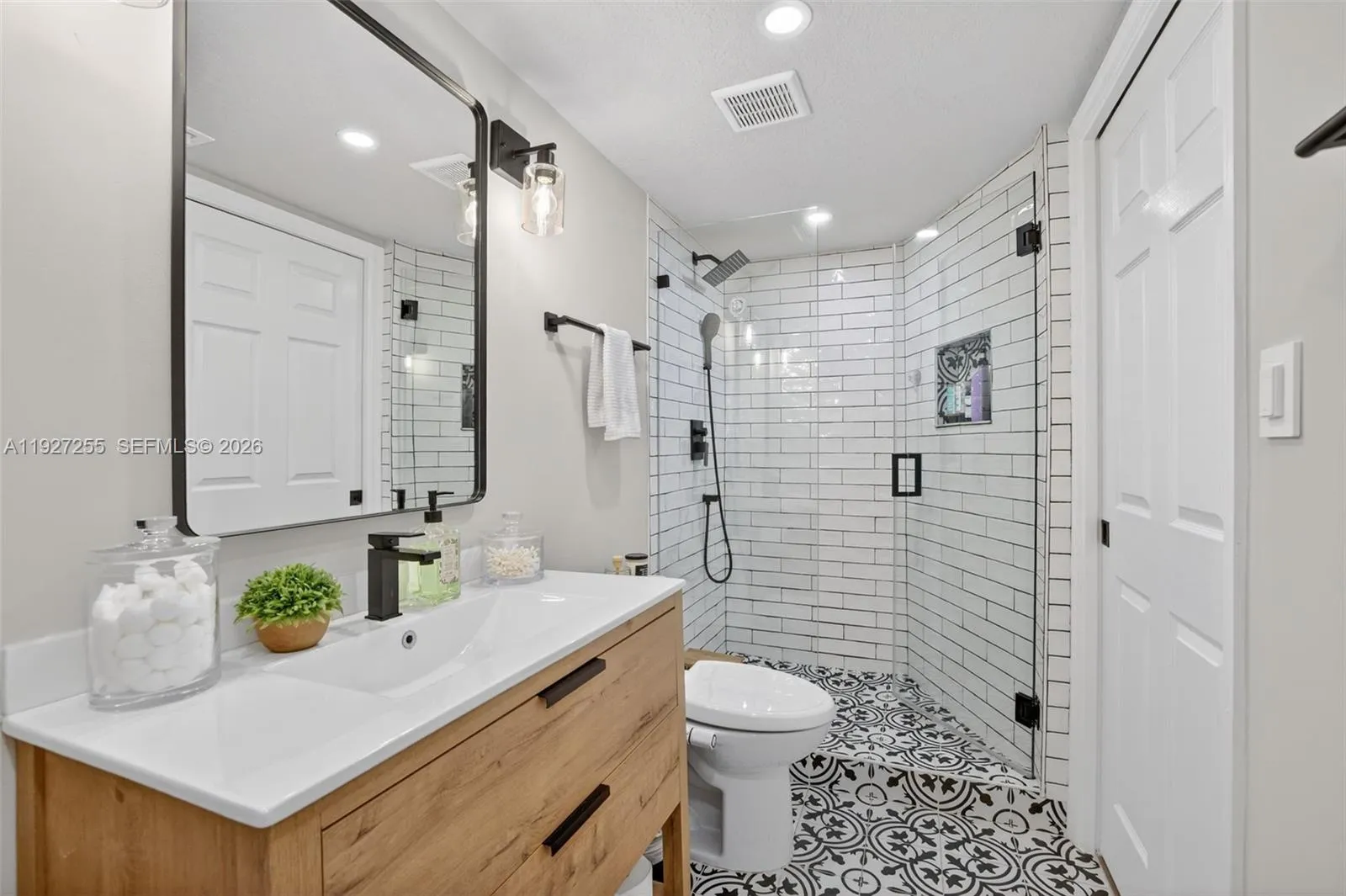 237 City View Dr 237, Fort Lauderdale, Florida 333, Fort Lauderdale, Florida 33311, 3 Bedrooms Bedrooms, 7 Rooms Rooms,2 BathroomsBathrooms,Residential,For Sale,237 City View Dr 237, Fort Lauderdale, Florida 333,A11927255