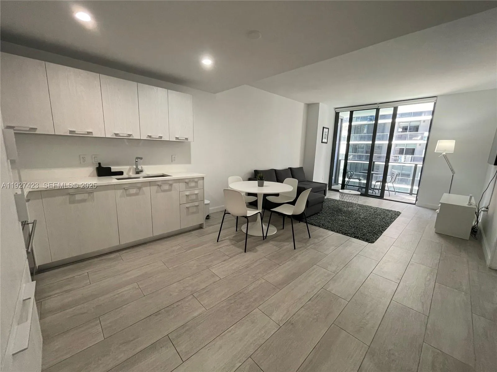 45 Sw 9th St 1407, Miami, Florida 33130, Miami, Florida 33130, 1 Bedroom Bedrooms, ,1 BathroomBathrooms,Residential,For Sale,45 Sw 9th St 1407, Miami, Florida 33130,A11927423