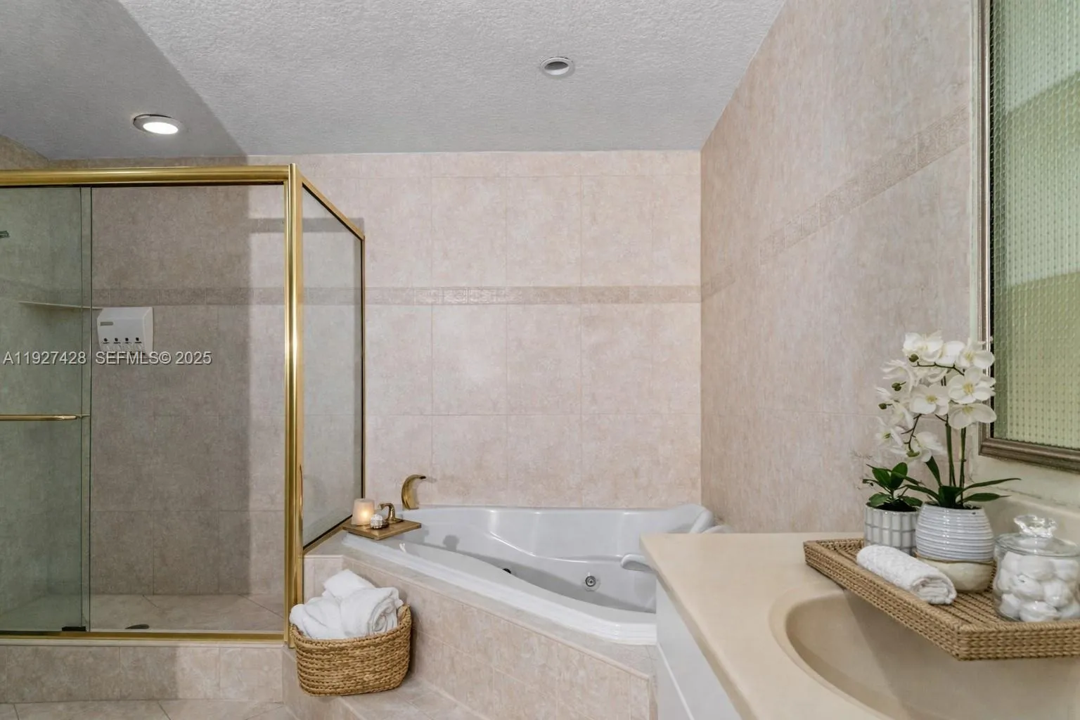 2305 Saint Andrews Rd 129, Hollywood, Florida 3302, Hollywood, Florida 33021, 3 Bedrooms Bedrooms, ,3 BathroomsBathrooms,Residential,For Sale,2305 Saint Andrews Rd 129, Hollywood, Florida 3302,A11927428