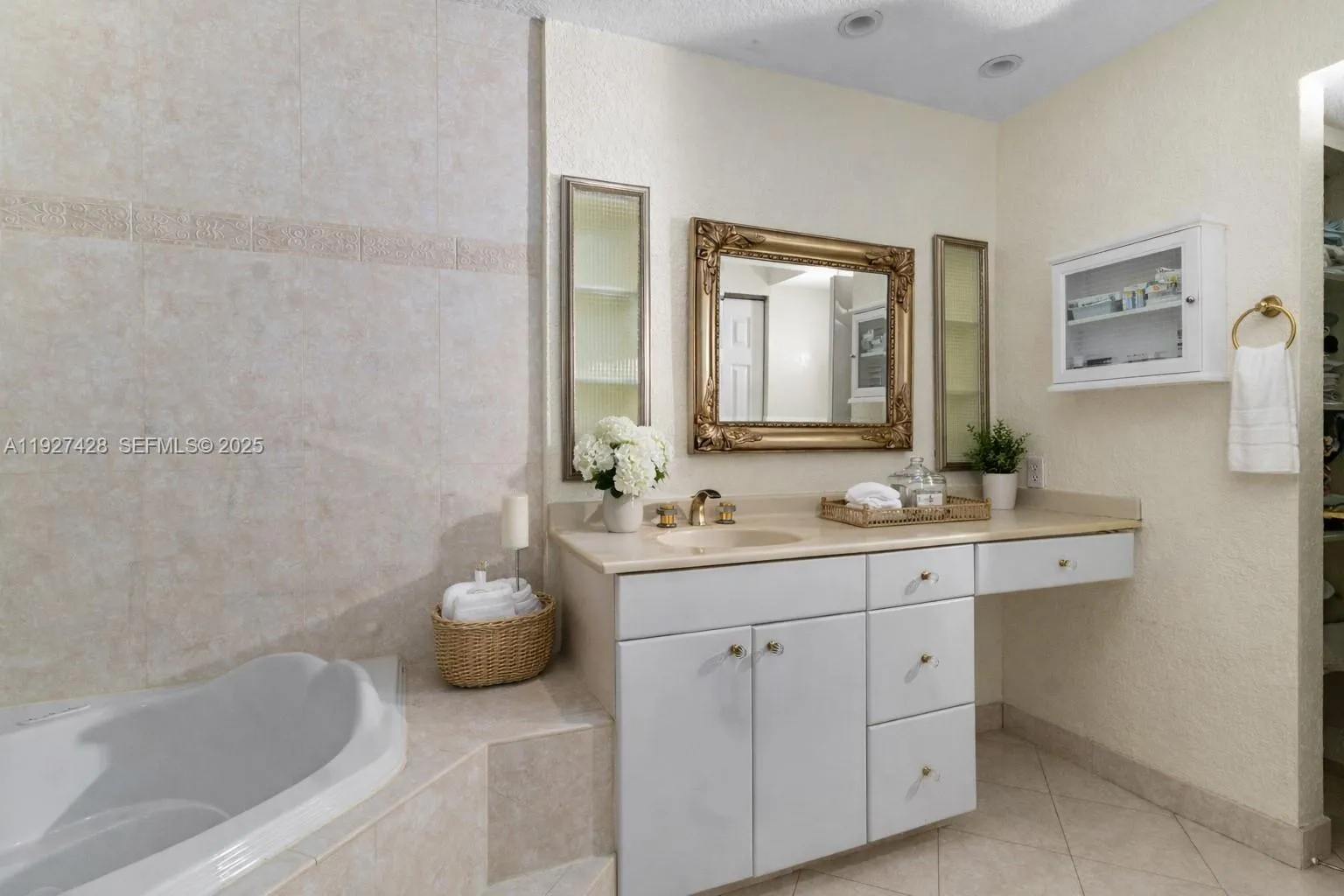 2305 Saint Andrews Rd 129, Hollywood, Florida 3302, Hollywood, Florida 33021, 3 Bedrooms Bedrooms, ,3 BathroomsBathrooms,Residential,For Sale,2305 Saint Andrews Rd 129, Hollywood, Florida 3302,A11927428