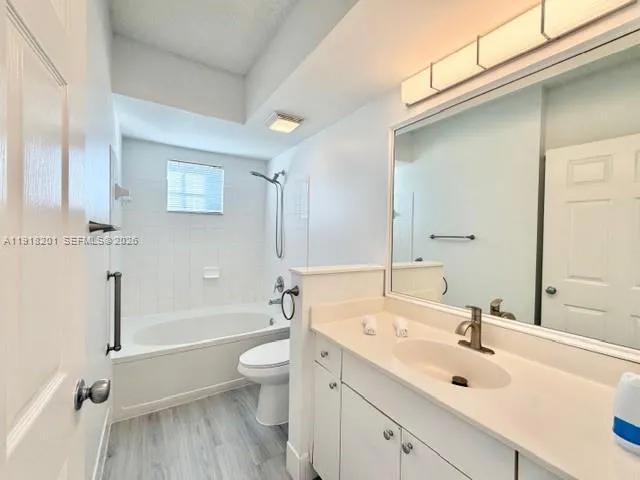 17100 N Bay Rd #1604, Sunny Isles Beach, Florida 3, Sunny Isles Beach, Florida 33160, 3 Bedrooms Bedrooms, ,2 BathroomsBathrooms,Residential Lease,For Rent,17100 N Bay Rd #1604, Sunny Isles Beach, Florida 3,A11918201