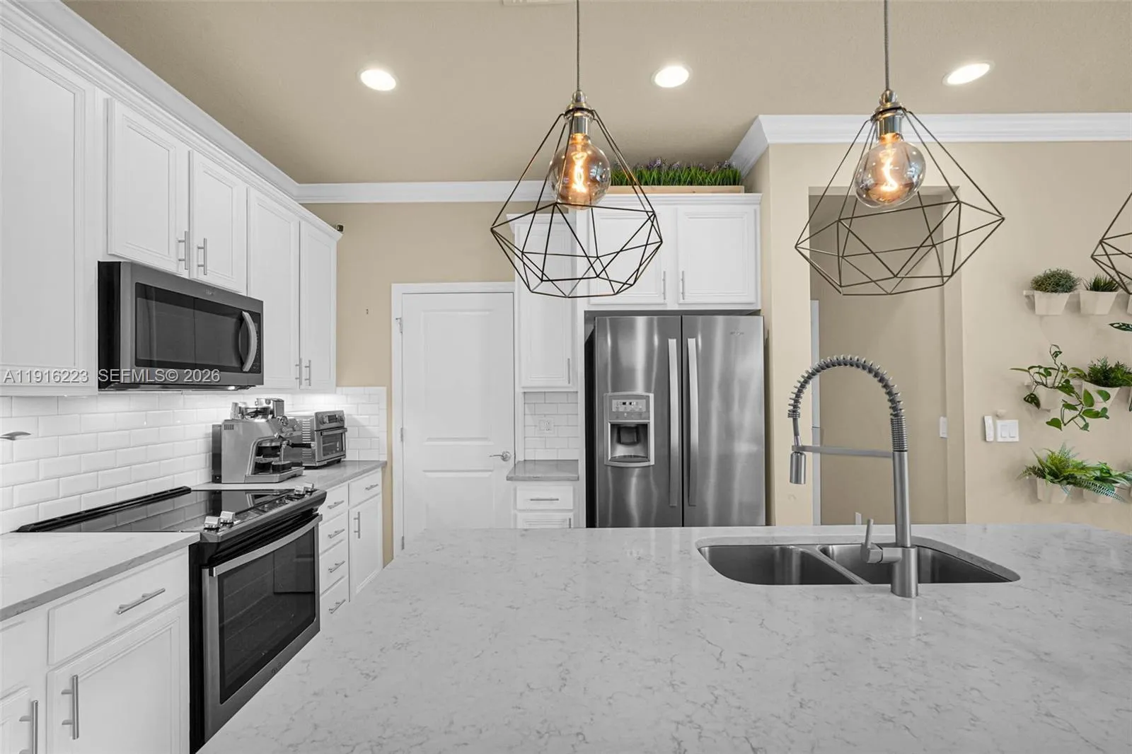 3936 Mahogany Ln, Hollywood, Florida 33021, Hollywood, Florida 33021, 3 Bedrooms Bedrooms, ,2 BathroomsBathrooms,Residential,For Sale,3936 Mahogany Ln, Hollywood, Florida 33021,A11916223