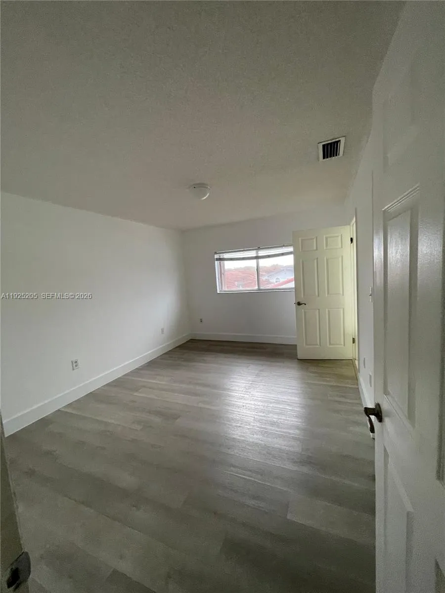 3375 W 76th St 211, Hialeah, Florida 33018, Hialeah, Florida 33018, 2 Bedrooms Bedrooms, ,2 BathroomsBathrooms,Residential,For Sale,3375 W 76th St 211, Hialeah, Florida 33018,A11925205