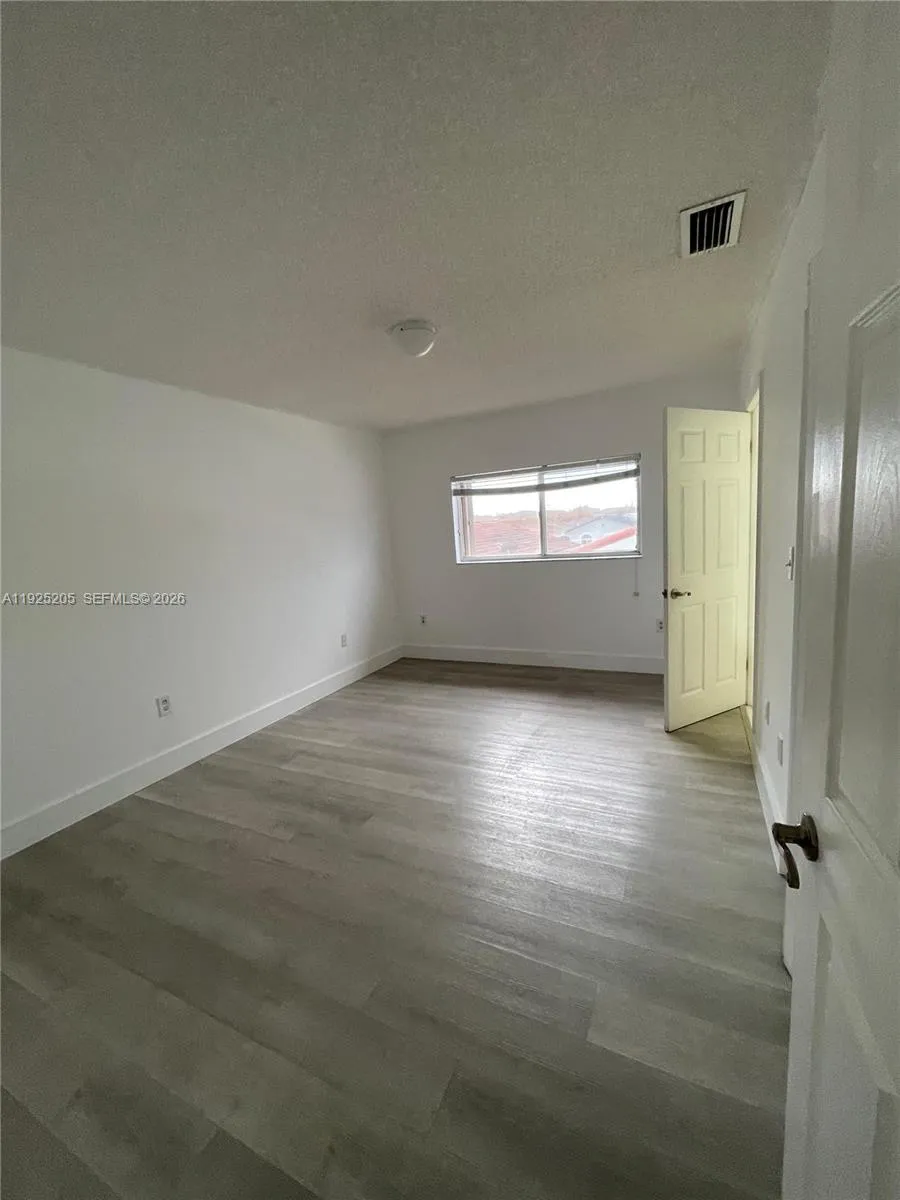 3375 W 76th St 211, Hialeah, Florida 33018, Hialeah, Florida 33018, 2 Bedrooms Bedrooms, ,2 BathroomsBathrooms,Residential,For Sale,3375 W 76th St 211, Hialeah, Florida 33018,A11925205