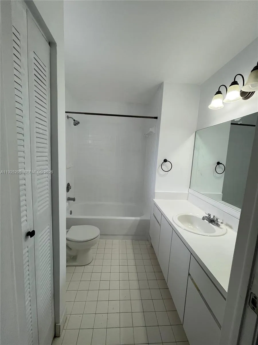 3375 W 76th St 211, Hialeah, Florida 33018, Hialeah, Florida 33018, 2 Bedrooms Bedrooms, ,2 BathroomsBathrooms,Residential,For Sale,3375 W 76th St 211, Hialeah, Florida 33018,A11925205