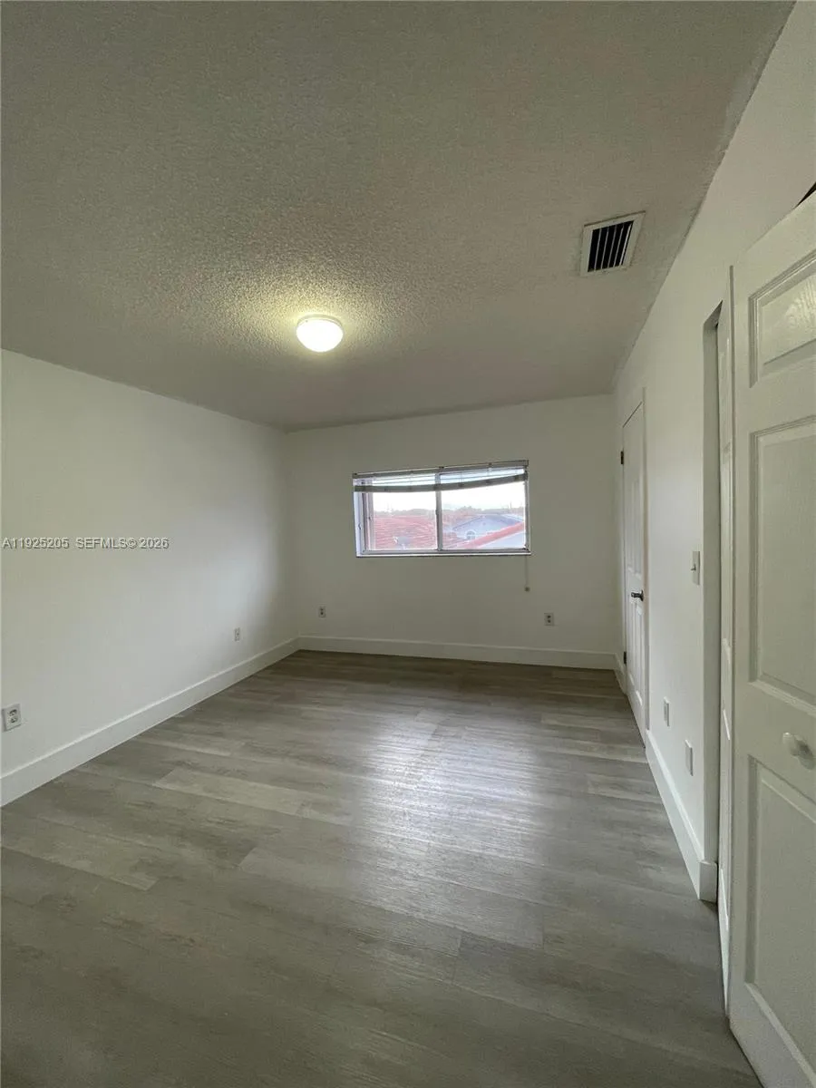 3375 W 76th St 211, Hialeah, Florida 33018, Hialeah, Florida 33018, 2 Bedrooms Bedrooms, ,2 BathroomsBathrooms,Residential,For Sale,3375 W 76th St 211, Hialeah, Florida 33018,A11925205