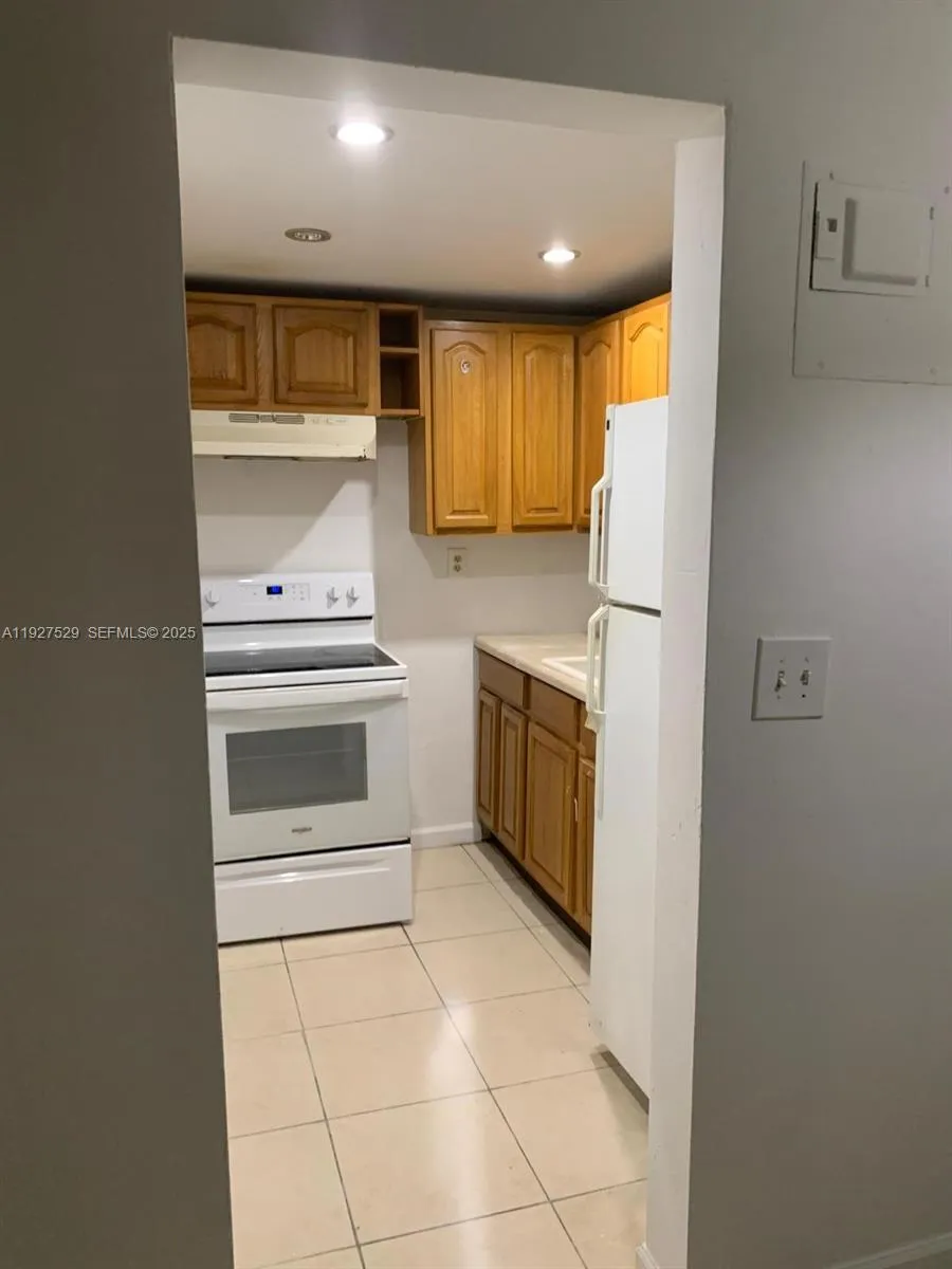 151 Se 6th Ave 2, Pompano Beach, Florida 33060, Pompano Beach, Florida 33060, 2 Bedrooms Bedrooms, ,2 BathroomsBathrooms,Residential,For Sale,151 Se 6th Ave 2, Pompano Beach, Florida 33060,A11927529