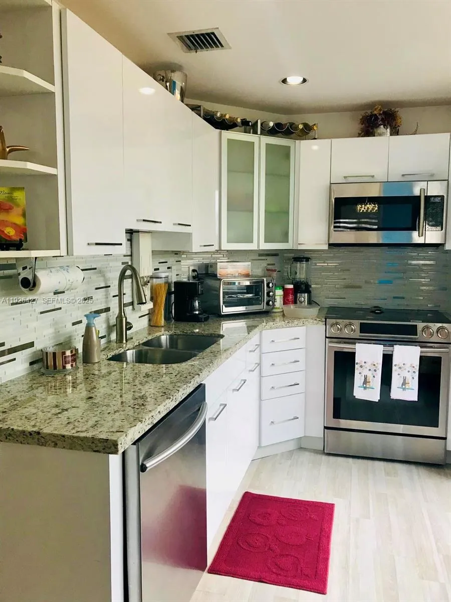 5072 Nw 115th Ct, Doral, Florida 33178, Doral, Florida 33178, 2 Bedrooms Bedrooms, ,2 BathroomsBathrooms,Residential Lease,For Rent,5072 Nw 115th Ct, Doral, Florida 33178,A11926427