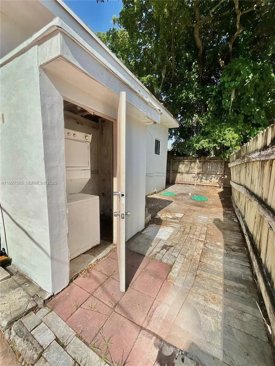 2516 Cleveland St, Hollywood, Florida 33020, Hollywood, Florida 33020, ,Residential Income,For Sale,2516 Cleveland St, Hollywood, Florida 33020,A11927565