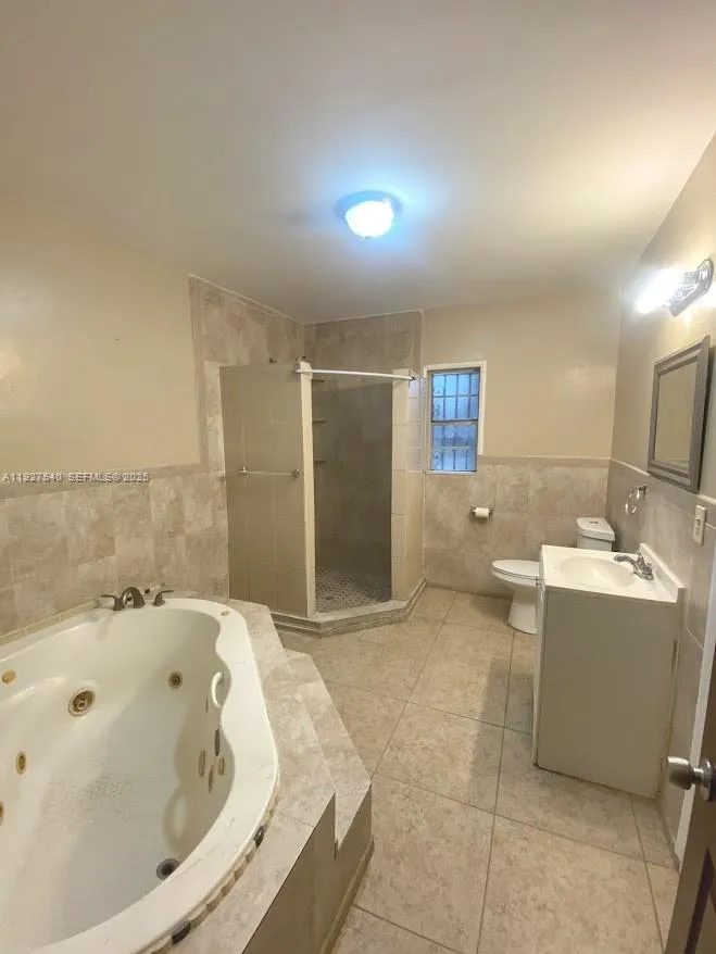 1105 Ne 112th St, Miami, Florida 33161, Miami, Florida 33161, 2 Bedrooms Bedrooms, ,1 BathroomBathrooms,Residential,For Sale,1105 Ne 112th St, Miami, Florida 33161,A11927540