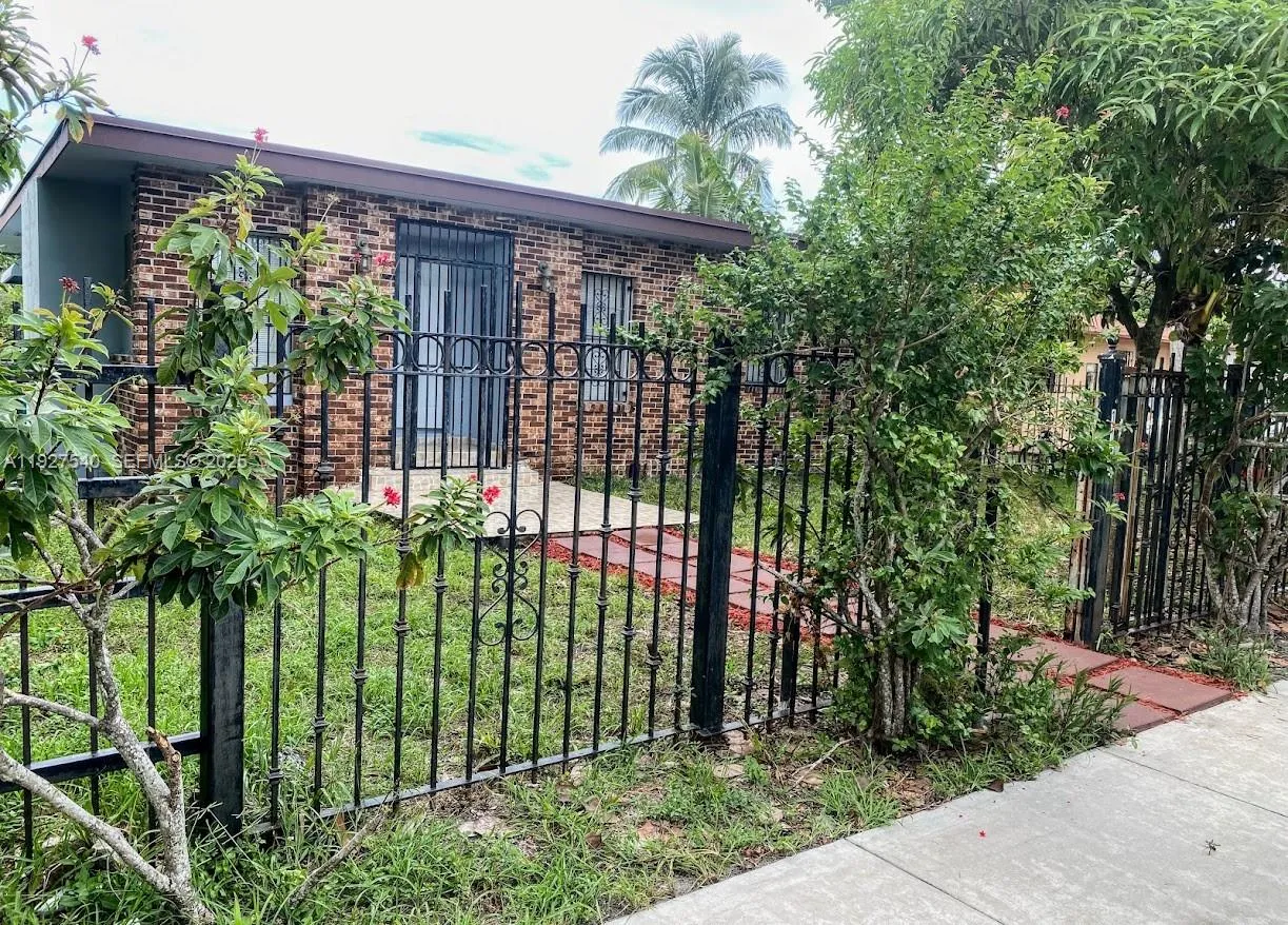 1105 Ne 112th St, Miami, Florida 33161, Miami, Florida 33161, 2 Bedrooms Bedrooms, ,1 BathroomBathrooms,Residential,For Sale,1105 Ne 112th St, Miami, Florida 33161,A11927540