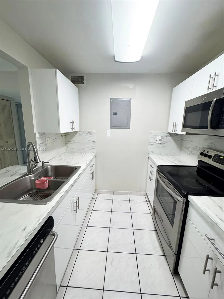 400 W Park Dr 202, Miami, Florida 33172, Miami, Florida 33172, 2 Bedrooms Bedrooms, ,1 BathroomBathrooms,Residential Lease,For Rent,400 W Park Dr 202, Miami, Florida 33172,A11926818