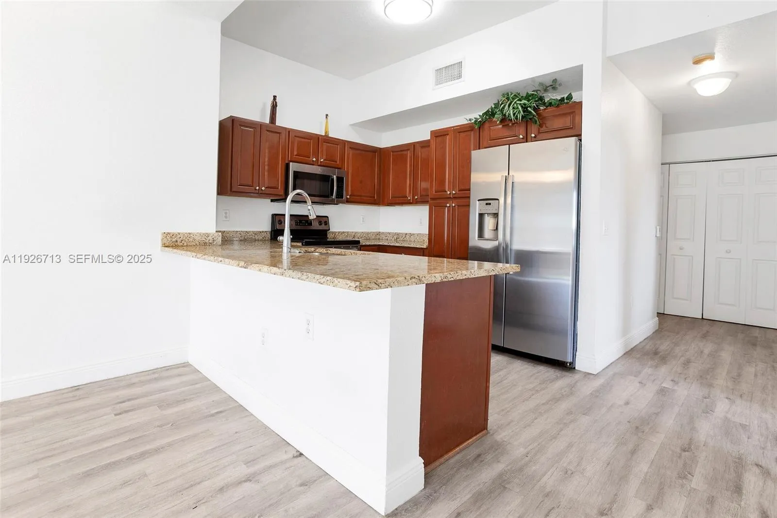 3340 Palomino Dr 211-2, Davie, Florida 33024, Davie, Florida 33024, 3 Bedrooms Bedrooms, ,2 BathroomsBathrooms,Residential,For Sale,3340 Palomino Dr 211-2, Davie, Florida 33024,A11926713