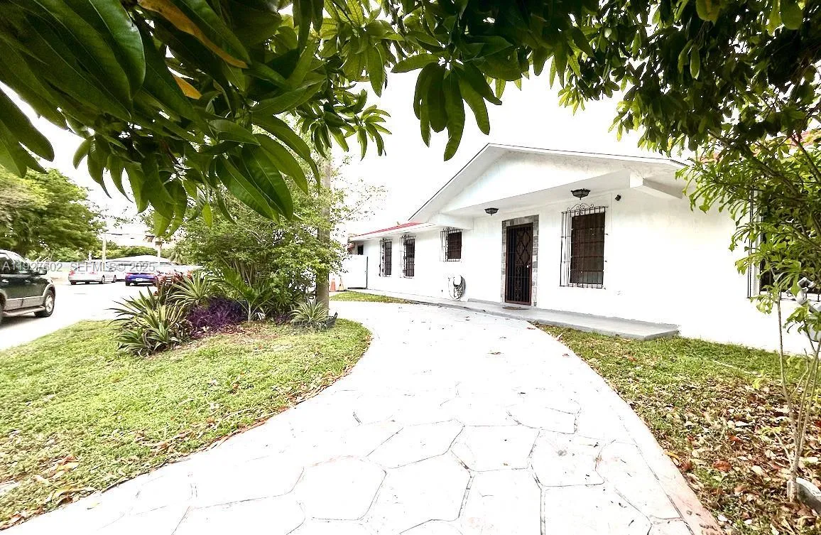 598 Sw 121st Ave, Miami, Florida 33184, Miami, Florida 33184, 5 Bedrooms Bedrooms, ,3 BathroomsBathrooms,Residential,For Sale,598 Sw 121st Ave, Miami, Florida 33184,A11927602