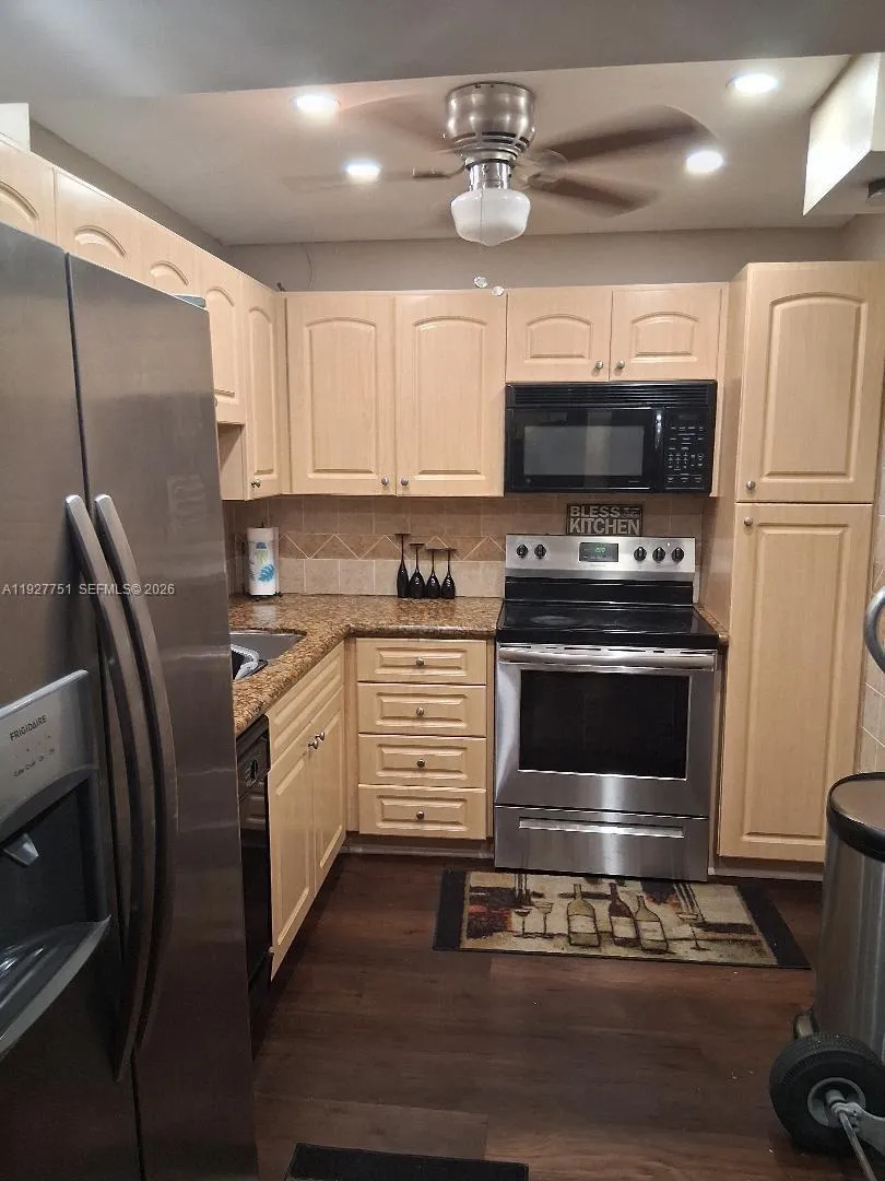 1000 Saint Charles Pl L2, Pembroke Pines, Florida, Pembroke Pines, Florida 33026, 2 Bedrooms Bedrooms, ,2 BathroomsBathrooms,Residential,For Sale,1000 Saint Charles Pl L2, Pembroke Pines, Florida ,A11927751