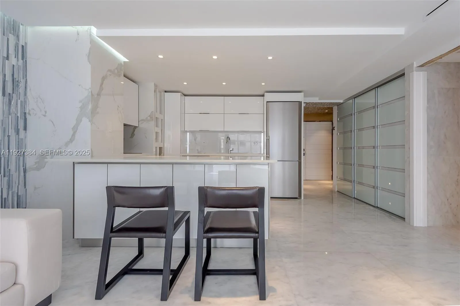 6423 Collins Ave 304, Miami Beach, Florida 33141, Miami Beach, Florida 33141, 1 Bedroom Bedrooms, ,2 BathroomsBathrooms,Residential Lease,For Rent,6423 Collins Ave 304, Miami Beach, Florida 33141,A11927384