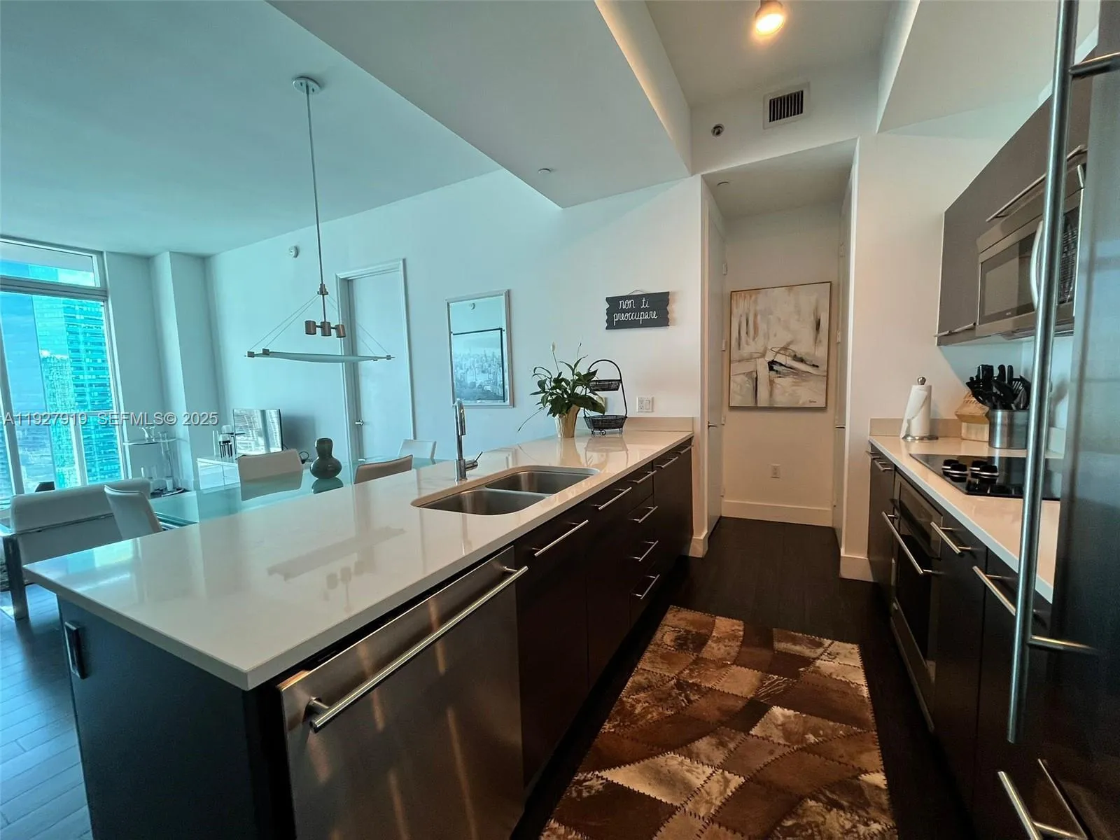55 Se 6th St 4103, Miami, Florida 33131, Miami, Florida 33131, 2 Bedrooms Bedrooms, ,2 BathroomsBathrooms,Residential Lease,For Rent,55 Se 6th St 4103, Miami, Florida 33131,A11927919
