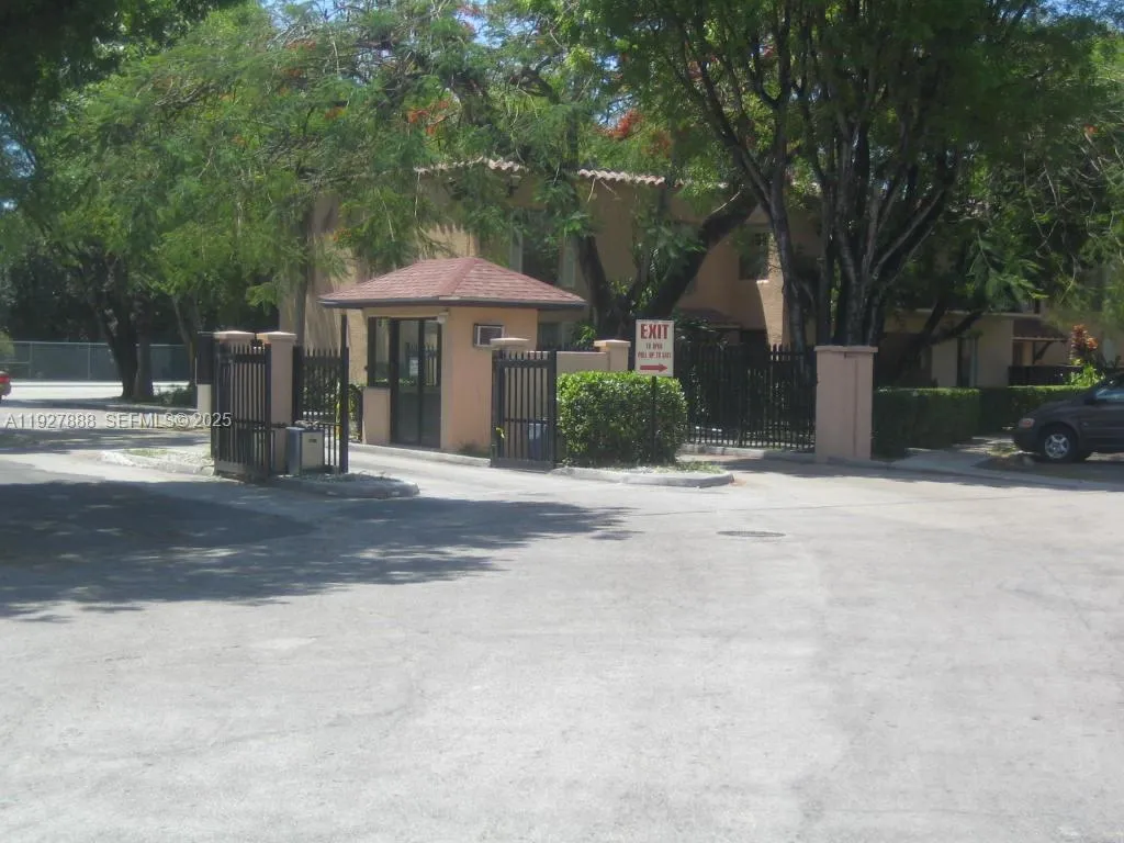 10744 N Kendall Dr M-16, Miami, Florida 33176, Miami, Florida 33176, 1 Bedroom Bedrooms, ,1 BathroomBathrooms,Residential Lease,For Rent,10744 N Kendall Dr M-16, Miami, Florida 33176,A11927888