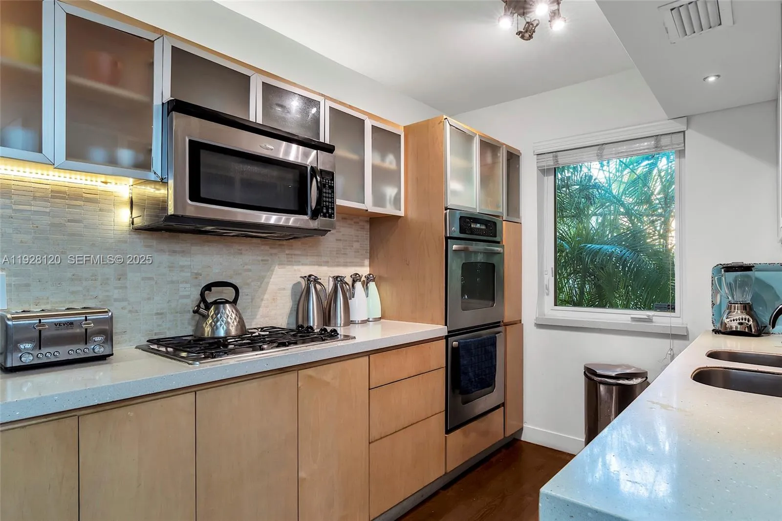 745-747 Lenox Ave, Miami Beach, Florida 33139, Miami Beach, Florida 33139, ,Residential Income,For Sale,745-747 Lenox Ave, Miami Beach, Florida 33139,A11928120