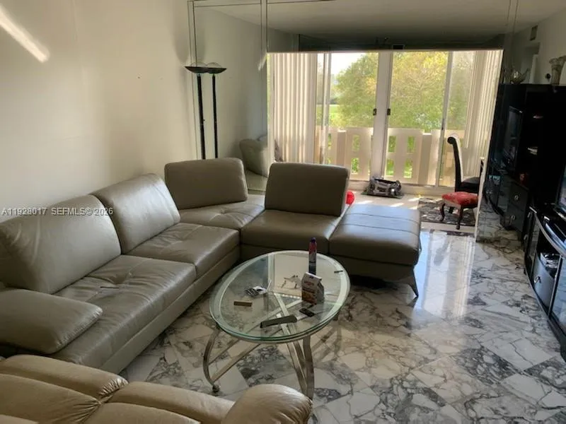 4330 Hillcrest Dr 405, Hollywood, Florida 33021, Hollywood, Florida 33021, 1 Bedroom Bedrooms, ,1 BathroomBathrooms,Residential,For Sale,4330 Hillcrest Dr 405, Hollywood, Florida 33021,A11928017