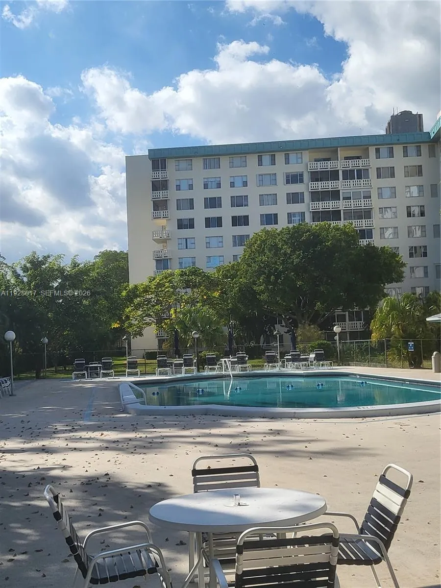 4330 Hillcrest Dr 405, Hollywood, Florida 33021, Hollywood, Florida 33021, 1 Bedroom Bedrooms, ,1 BathroomBathrooms,Residential,For Sale,4330 Hillcrest Dr 405, Hollywood, Florida 33021,A11928017
