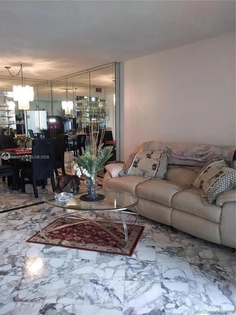 4330 Hillcrest Dr 405, Hollywood, Florida 33021, Hollywood, Florida 33021, 1 Bedroom Bedrooms, ,1 BathroomBathrooms,Residential,For Sale,4330 Hillcrest Dr 405, Hollywood, Florida 33021,A11928017