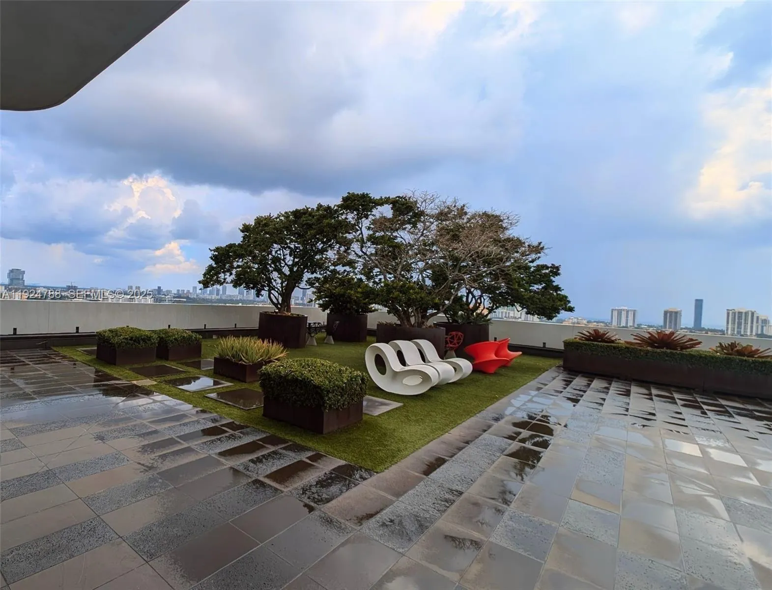 Common Area - Rooftop Lounge