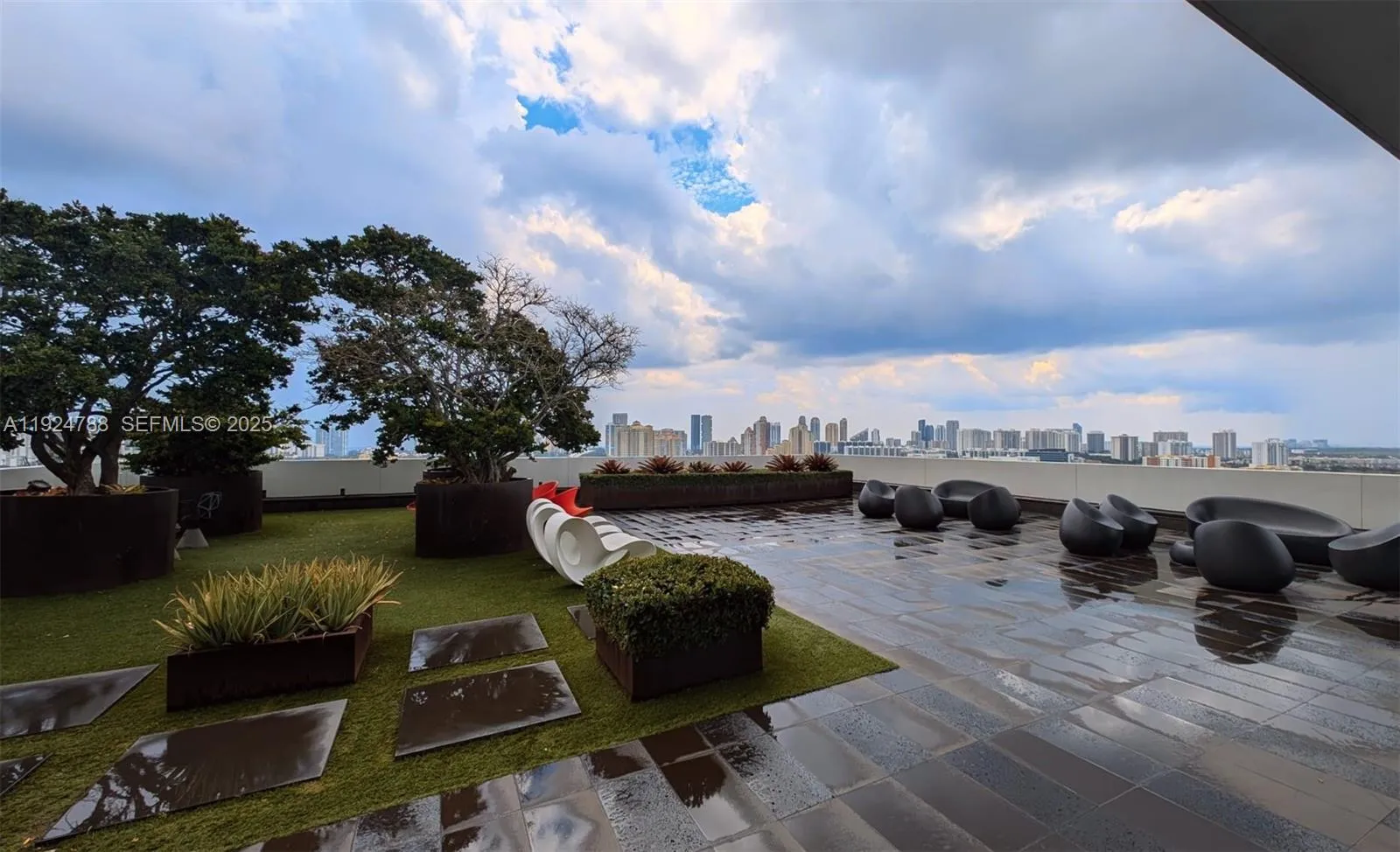 Common Area - Rooftop Lounge