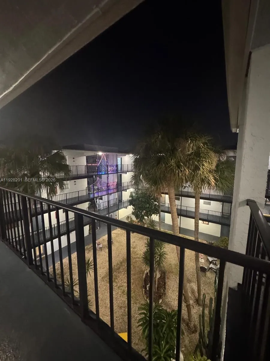 2800 Someset Dr 404, Lauderdale Lakes, Florida 333, Lauderdale Lakes, Florida 33311, 2 Bedrooms Bedrooms, 1 Room Rooms,2 BathroomsBathrooms,Residential,For Sale,2800 Someset Dr 404, Lauderdale Lakes, Florida 333,A11928201