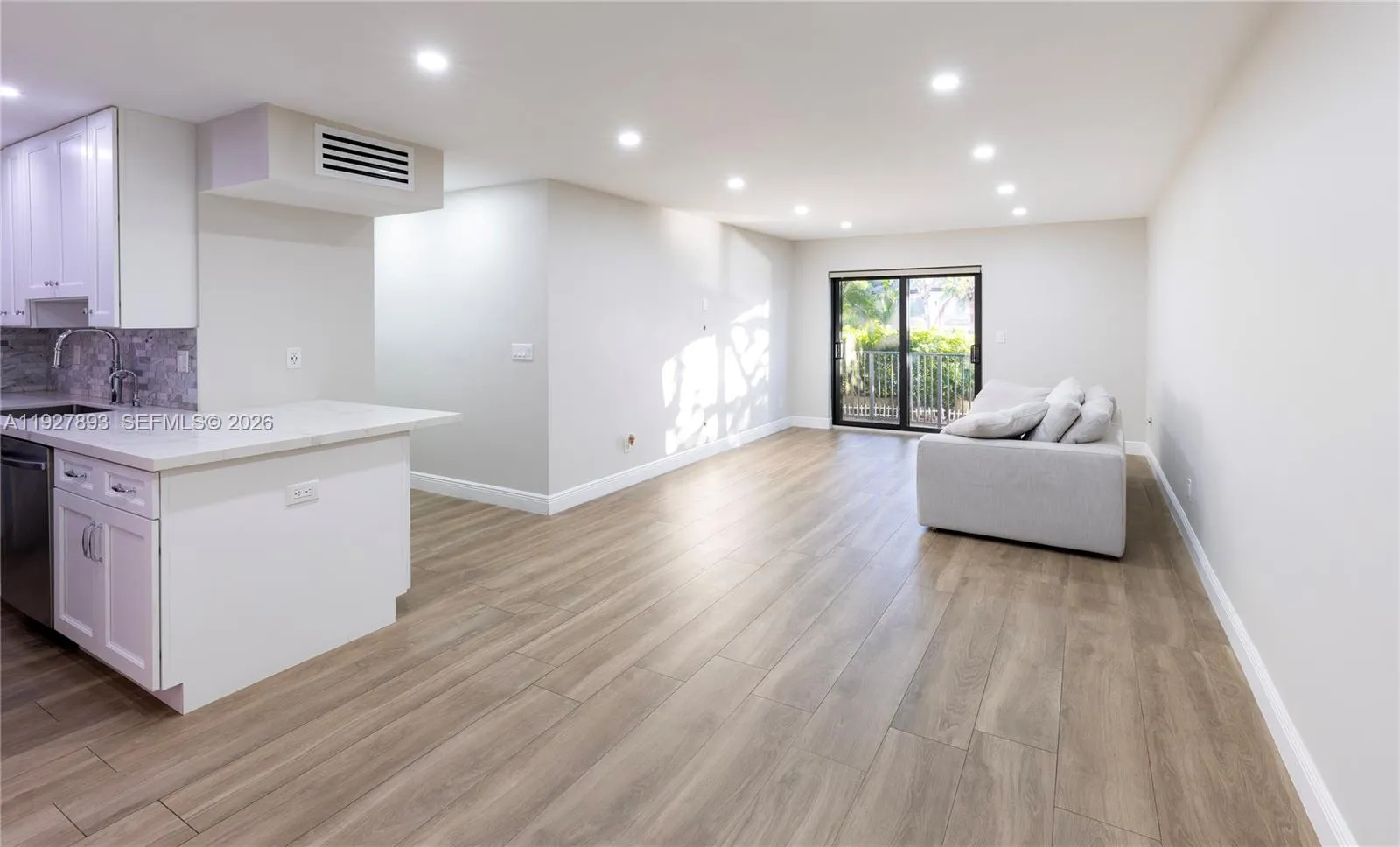 6855 Edgewater Dr 1ds, Coral Gables, Florida 33133, Coral Gables, Florida 33133, 2 Bedrooms Bedrooms, ,2 BathroomsBathrooms,Residential,For Sale,6855 Edgewater Dr 1ds, Coral Gables, Florida 33133,A11927893