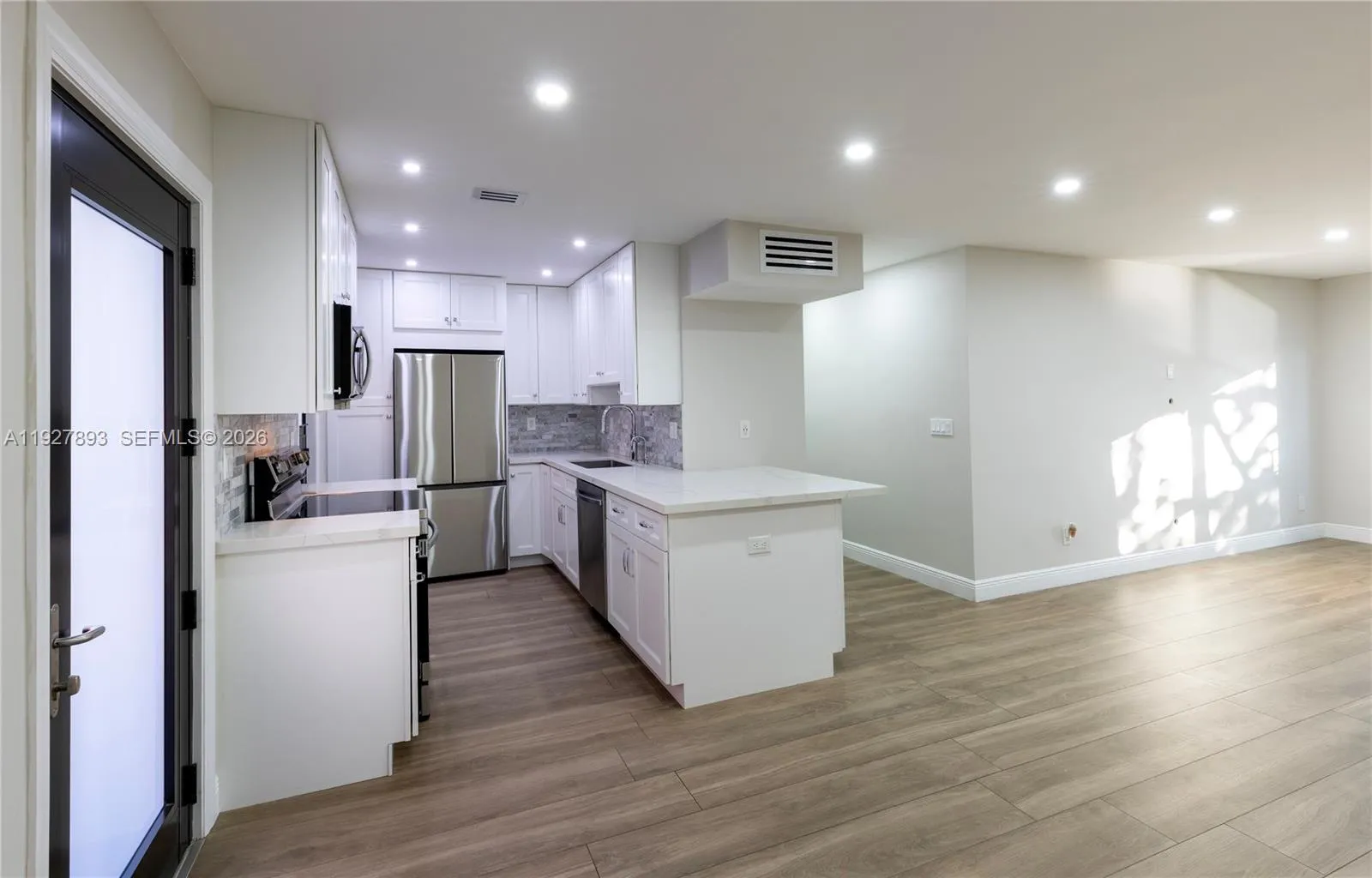 6855 Edgewater Dr 1ds, Coral Gables, Florida 33133, Coral Gables, Florida 33133, 2 Bedrooms Bedrooms, ,2 BathroomsBathrooms,Residential,For Sale,6855 Edgewater Dr 1ds, Coral Gables, Florida 33133,A11927893