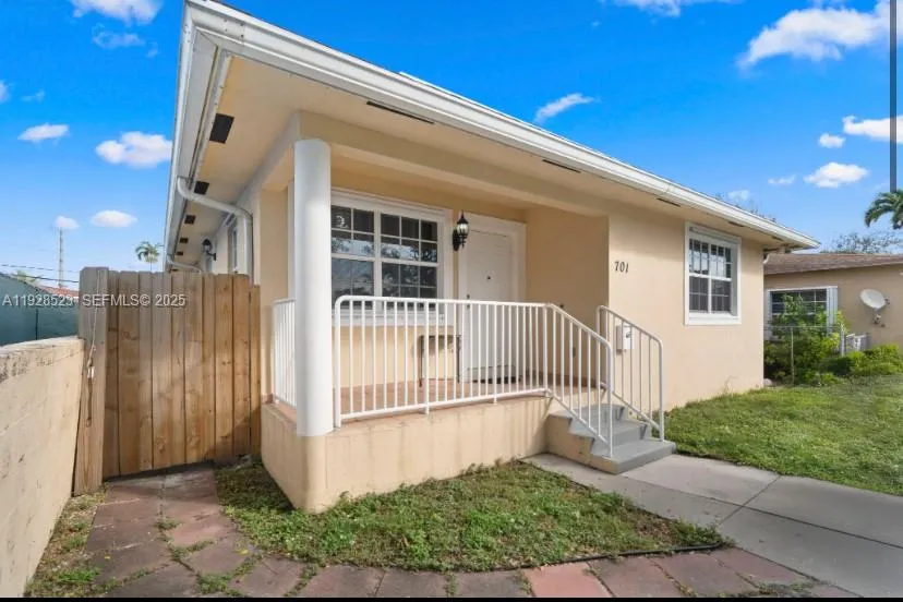 701 Ne 6th St, Hallandale Beach, Florida 33009, Hallandale Beach, Florida 33009, 4 Bedrooms Bedrooms, ,2 BathroomsBathrooms,Residential,For Sale,701 Ne 6th St, Hallandale Beach, Florida 33009,A11928523