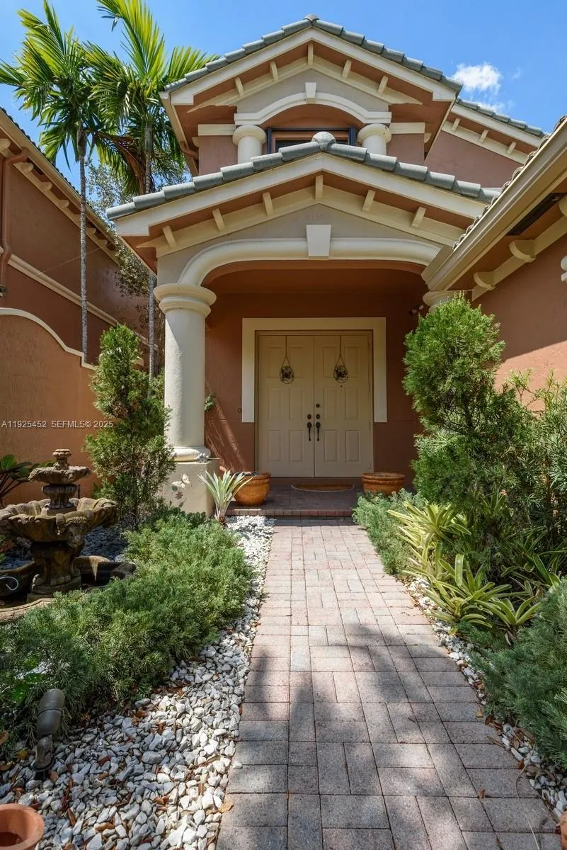 2782 Kinsington Cir 25-4, Weston, Florida 33332, Weston, Florida 33332, 4 Bedrooms Bedrooms, ,2 BathroomsBathrooms,Residential,For Sale,2782 Kinsington Cir 25-4, Weston, Florida 33332,A11925452