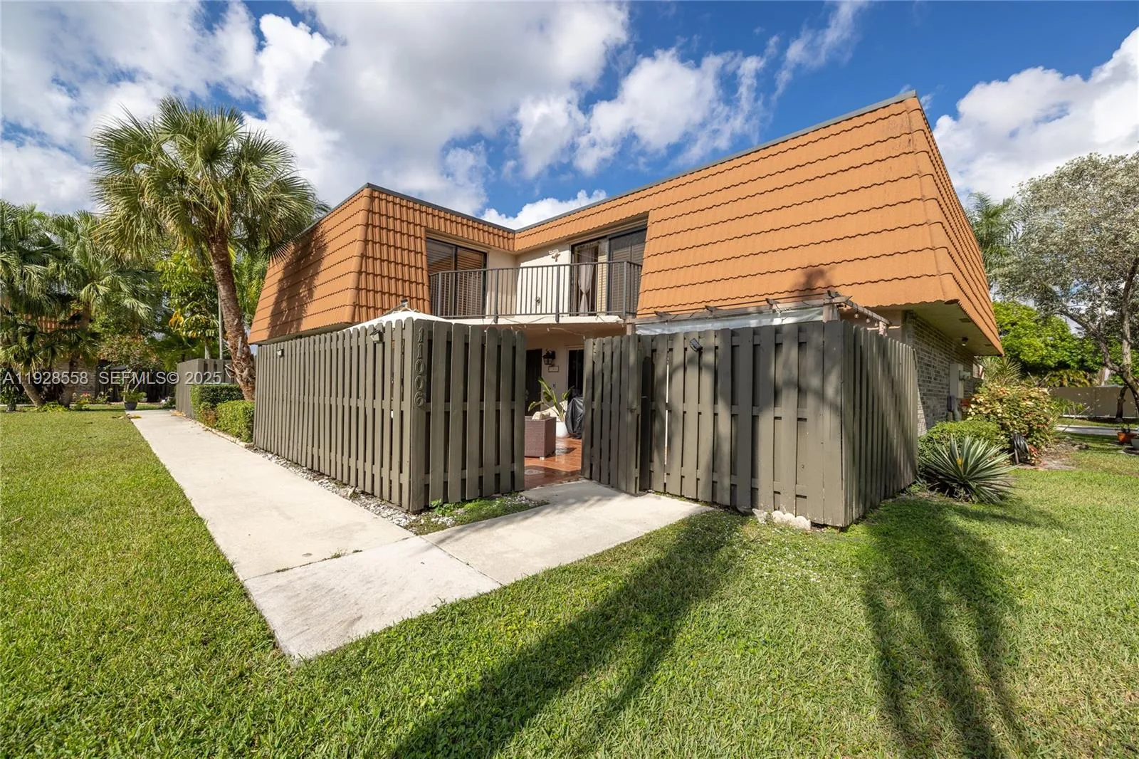 11006 N Harmony Lake Cir, Davie, Florida 33324, Davie, Florida 33324, 3 Bedrooms Bedrooms, ,2 BathroomsBathrooms,Residential,For Sale,11006 N Harmony Lake Cir, Davie, Florida 33324,A11928558