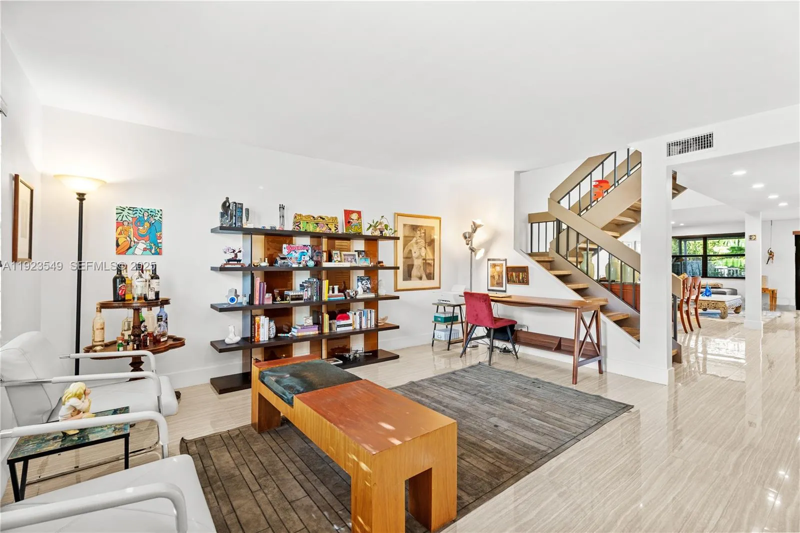 DEN (easy to enclose for a 3rd bedroom)